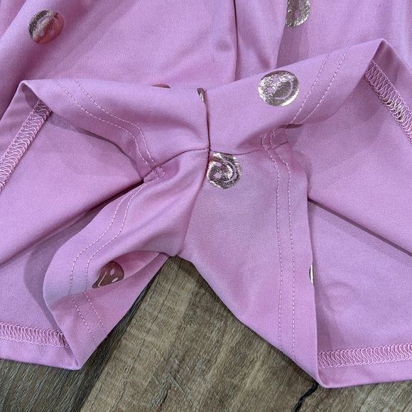 Body glove romper smiley face pink with gold smiles. Size 7
Sleeveless - Picture 7 of 12